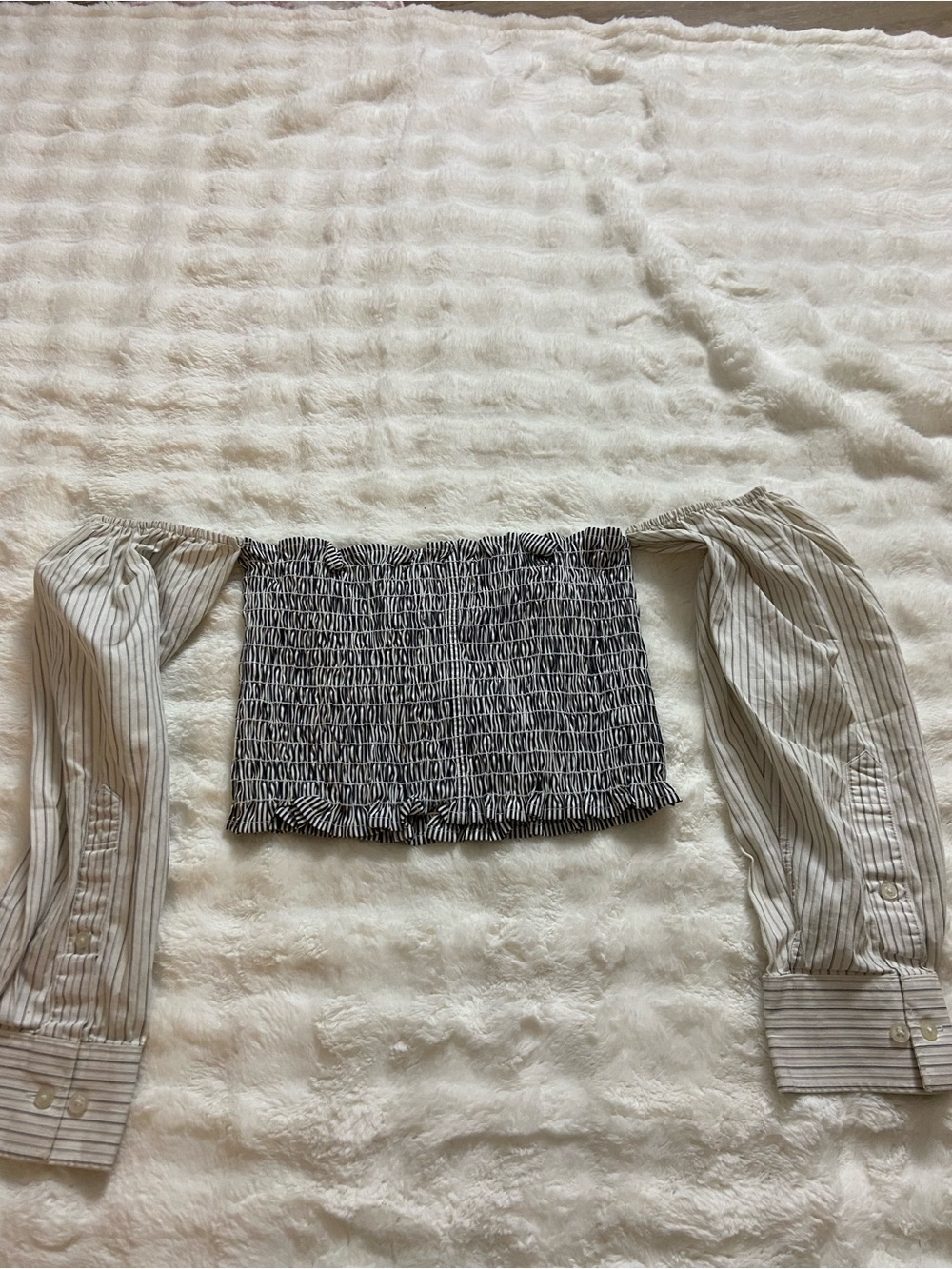 First of all kind Striped Off-Shoulder Smocked Crop Top 39174 - Picture 6 of 9